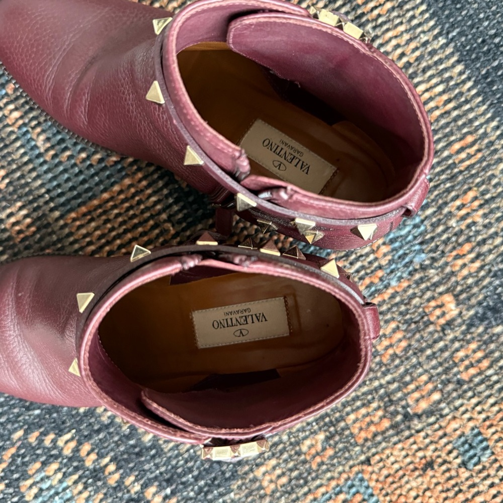 Valentino Garavani Burgundy Heeled Boots - Picture 13 of 15
